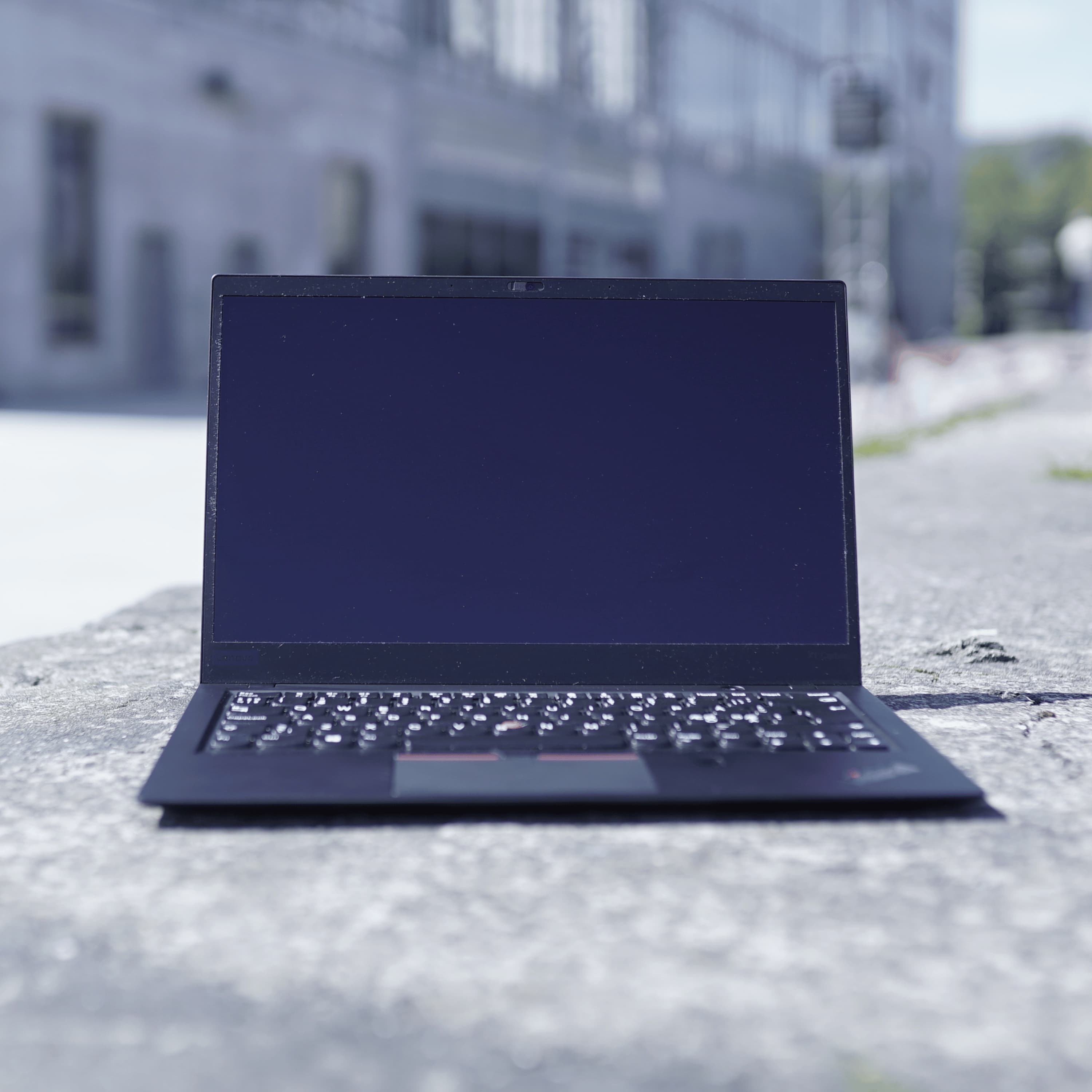 Lenovo X1 Carbon udenfor